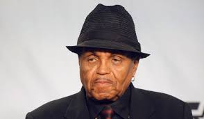 Michael Jackson : le père accable la mère