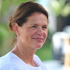 POZOR UPOKOJENCI‼️] Minister Cigler Kralj ima res »najboljšo« strategijo za  pridobivanje dodatnih kapacitet v domovih za ostarele. Najprej je v prvem  valu zaradi neukrepanja umrlo več kot 4.000 oseb in minister se