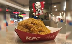 Dya boleh ngap setiap hari salted egg yolk lovers, alert! Kfc Goldspice Chicken Salted Egg Fried Chicken Taste Test Little Day Out