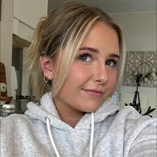 Cindy Haight's Instagram, Twitter & Facebook