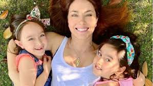 Durante la cuarentena el actor comenzó a incursionar en el modelaje, todo para apoyar a su esposa en su emprendimiento de ropa, la tienda de lua. Monica Godoy Se Mudo A La Playa Para Mejorar La Salud Mental De Sus Hijas Meganoticias
