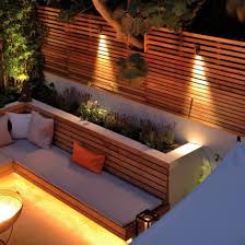 London Garden Uses Western Red Cedar Slatted Screens For Privacy Without Losing Any Light Design By Charlie Diy Backyard Landscaping Backyard Backyard Fences