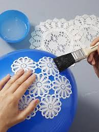 Diy Tipp Basteln Sie Eine Hubsche Shabby Chic Lampe Elisi Fikirleri Kavanoz Elisi Yaratici Dekor