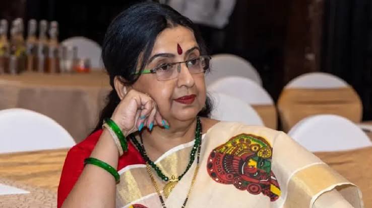 கேரவனை உடை மாற்ற பயன்படுத்துங்கள்.. வேறு விஷயங்களுக்கு வேண்டாம்.. மனதில்  இருந்ததை பட்டென பேசிய அம்பிகா | Actress Ambika Recent Interview she Worried  About Carvan ...