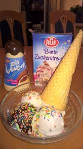 Glutenfreies Straciatella Und Vanille Vom Kaufland Marke Classic Mit Bofrost Eistute Und Zuckerstreusel Und Schokosauce Schokosauce Eistuten Glutenfrei