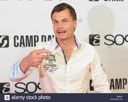 Doch auch spieler wie georg niedermeier und moritz leitner (im bild) versuchen. Ehemaliger Deutscher Fussballspieler Thomas Helmer Kommt Bei Camp David Show Wahrend Der Fashion Week In Das Olympiastadion In Berlin Deutschland 5 Juli 2012 Die Prasentation Der Kollektionen Fruhjahr Sommer 2013 Findet Vom 04