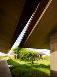 2145 wells street, suite 301, wailuku, maui, hi 96793. Hale Mau U By Walker Warner Architects Sits Low In The Hawaiian Landscape