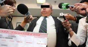 Profesorii din învăţământul preuniversitar, cu o vechime efectivă de 30 de ani în învăţământ, ar putea beneficia, la împlinirea vârstei legale de pensionare, de pensie de serviciu în cuantum de 80% din media veniturilor brute realizate. Revista 22