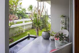 Selain itu taman depan rumah juga berfungsi mempercantik rumah minimalis anda. Tips Mendekorasi Teras Depan Rumah Dengan Tanaman Cantik Arsitag