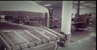 Blast freezing is a modern way of freezing food, mainly focused on swiftly freezing the product, while managing to maintain perfect retention of moisture, flavor, quantity and most importantly texture. The New Flash Freezer Is Here Dogtown Pizza