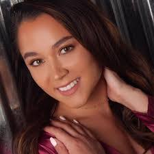 Kristan Collins's Instagram, Twitter & Facebook