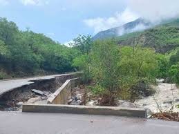Sin luz e incomunicados permanecen habitantes de Zaragoza, NL por daños de  las lluvias