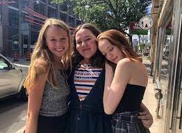 She is an actress, known for anne with an e (2017), morgan (2016) and s.o.s. Pin De Kate Em A N N E W I T H A N E Series E Filmes Anne De Green Gables Filmes
