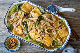 Rad Na With Tofu Recipe On Food52 Recipe In 2021 Tofu Recipes Veg Recipes Savoury Food