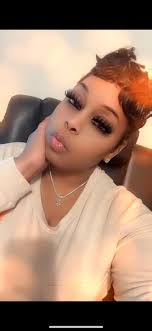 Hi guys, My old friend Tony Dye and I have been friends for 65 years with  Elizabeth Howe who is a member of your group, but she hasn't responded to  messages or