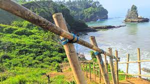 Jelajahi Keindahan Pantai Karang Gantungan Di Sukabumi Mister Aladin Travel Discoveries