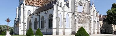 It dates to 1782 and one of the remarkable things about it is that the pharmacy inside has hardly been changed in more than 200 years. Hotels Bourg En Bresse Buchen Online Campanile