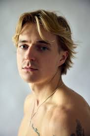 Hi! I'm new to this group. I recently joined because i want to become an  actor