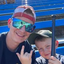 Matthew Moe's Instagram, Twitter & Facebook