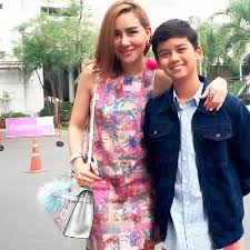 เปิดภาพ 'น้องทิกเกอร์' ลูกชาย 'นิโคล' หลังอายุเข้าวัย 16 ปี เผลอแปปเดียว น้องทิกเกอร์ ลูกชายสุดหล่อของคุณแม่หน้าเด็ก นิโคล เทริโอ ก็โตเป็นหนุ่ม. à¸«à¸¥ à¸­à¹à¸ à¸¢à¸§à¹à¸¥ à¸§à¸à¸° à¸ à¸­à¸à¸ à¸à¹à¸à¸­à¸£ à¸à¸­à¸à¹à¸¡ à¸ à¹à¸à¸¥