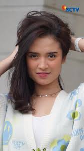 Dania cantik, siapa yang punya? Hmmm 🤭😍 Saksikan #DiAntaraDuaCinta setiap  hari, pukul 21.25 WIB di SCTV! #SCTVSinetron #TikTokTainment Dibintangi  oleh Anggika Bolsterli, Rangga Azof, Anthony Xie, dan ...