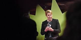 Kanzlerin merkel hat dazu ihr bedauern geäußert. Giffey Will Erst Einmal Uni Prufung Der Doktorarbeit Abwarten