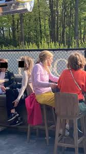 Op 1 oktober kende niemand de advocate uit schoten, vandaag kent iedereen haar. Minister Annelies Verlinden Betrapt Op Afstandsregelmisbruik T Scheldt