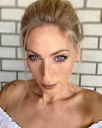 אני אוהבת נמשים ומידי פעם מוסיפה כמה שהטבע לא נתן לי במתנה🌞 אבל היום אני  רוצה לדבר על שופינג🛍 יש משהו מאוד מספק בשופינג, מעין תחושת אושר שממלאת את  הלב ומרוקנת את