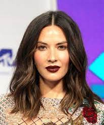 olivia munn medium straight dark brunette bob haircut with highlights oblong face hairstyles shoulder length hair mens best 2020