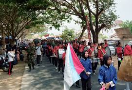 Nah, kamu bisa mencoba mix and match gaya berbusanamu menjadi terlihat lebih santai dengan aneka ragam model celana pendek. Bupati Karawang Hadiri Peringatan Sumpah Pemuda Di Lapang Tugu Kebulatan Tekad Rengasdengklok Jurnal Indonesia Baru