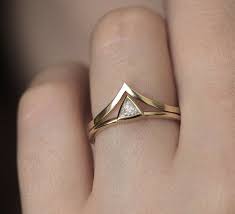 Gold Solitaire Diamond Ring With V Band Simple Engagement Ring Set With Trillion Shape Diamond And V Shaped Wedding Band Modern Diamond Rings Modern Wedding Rings Sets Gold Wedding Bands Women