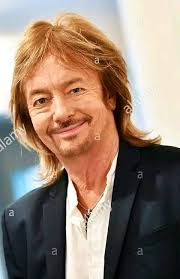 I can't help but smile when I see Chris Norman smiling face ☺️