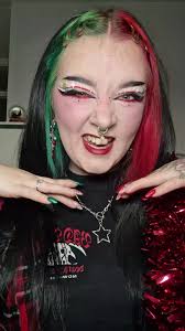 Let's see those Christmas transitions 🥰 Tag me if you do this ❤️  #transitionidea #christmastransition #makeuptransision #christmasmakeup  #alttiktok