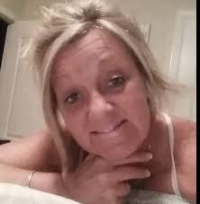 Are there any boat rentals available for 7-10 people this weekend at Cedar  Creek Lake?