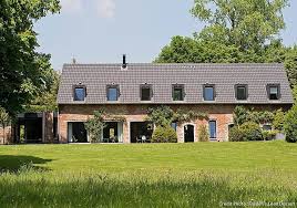 Une Longere Dans La Campagne Belge En 2020 Maison Belge Longere Renovation Vieille Maison