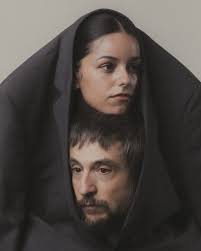 A 'tanxugueira' Aida Tarrío e Raül Refree convértense en fillos de Rosalía  no proxecto 'Gala i Ovidio'