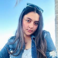 Karen Grillo's Instagram, Twitter & Facebook