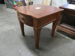 Browse through our wide selection of brands, like and. Broyhill End Table W Single Drawer Mdl K313002 Online Auctions Proxibid