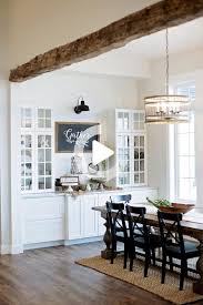 Visite D Une Maison De Ferme Moderne Avec Le Menage N 6 En 2020 Decoration Salle A Manger Deco Salle A Manger Salle A Manger Grise
