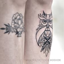 Tattoo oberschenkel, frau mit farbiger tätowierung, mandala motive . Majorie Mandala Tattoo Artist Kodiak Tattoo