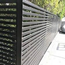 Intersecting horizontal and vertical metal slat railing. Iron Fence With Horizontal Slats In 2021 Fence Design Aluminum Fence Front Yard Fence