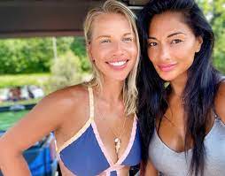 Nicole prescovia elikolani valiente scherzinger, род. Selten Hier Posiert Nicole Scherzinger Mit Ihrer Schwester Promiflash De