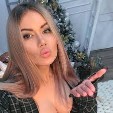 Mary Arvin's Instagram, Twitter & Facebook