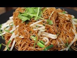Les Nouilles Sautees Sont Un Grand Classique De La Gastronomie Chinoise Ce Plat Est Souvent Destine A Etre Mange Comme Un Accompagnement Il Est Facile Et R