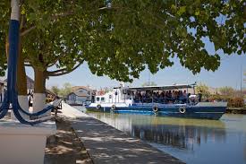 Gura portitei, asigura toate conditiile de cazare si relaxare pentru turistii dornici de o vacanta cu familia in natura. Complex Turistic Eden Gura Portitei Gura Portitei Romania