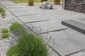 Ihre natürlich raue oberfläche macht sie trittsicher und rutschfest, ein. Trittplatten Fur Gartenwege Und Hauseingang