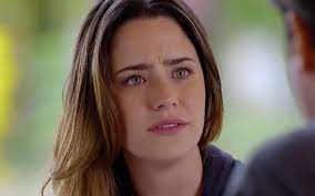 No entanto, voltou ao brasil para assumir, em 2 de novembro do mesmo ano, a apresentação do fantástico substituindo renata vasconcellos, cargo que ocupa até os dias de hoje. Fernanda Vasconcellos Rejects Girl Label Great Waste Of Time Entertainment Prime Time Zone