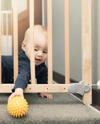 Comment Installer Facilement Une Barriere De Securite Enfant Barriere Securite Enfant Securite Enfants Barriere De Securite