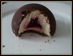 Dome Chocolat Noir Mousse Vanille Insert Framboise Et Feuillantine Chocolat Les Delices De Dida Dome Chocolat Mousse Vanille Feuillantine Chocolat