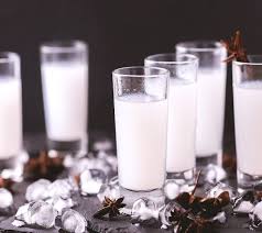 In prezent exista aproximativ 40 de tipuri de plastic, fiecare cu o compozitie chimica si proprietati diferite care le fac potrivite pentru o anumita utilizare. Ouzo Foodwiki Takeaway Com